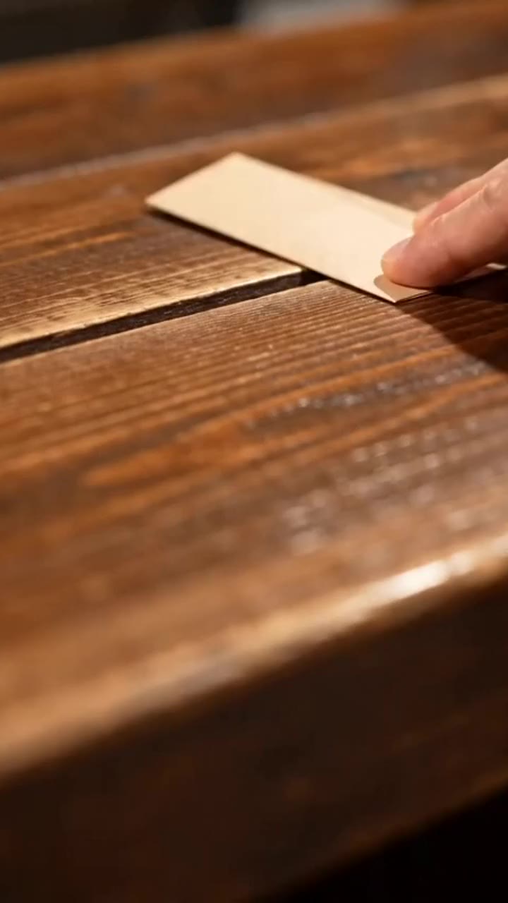 الورقة على الطاولة، بلا أسئلة